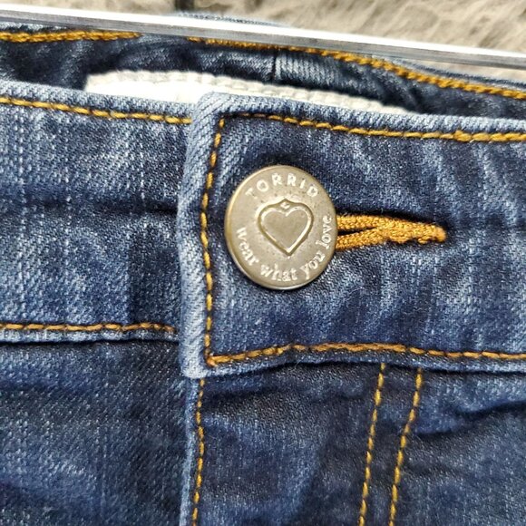 Torrid Shorts Womens 22 Blue Distressed Frayed Hem Denim Casual Stretch Jorts - Picture 8 of 11